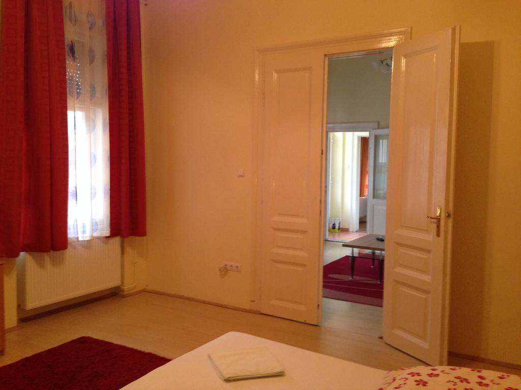 דברצן Peterfia Apartman מראה חיצוני תמונה